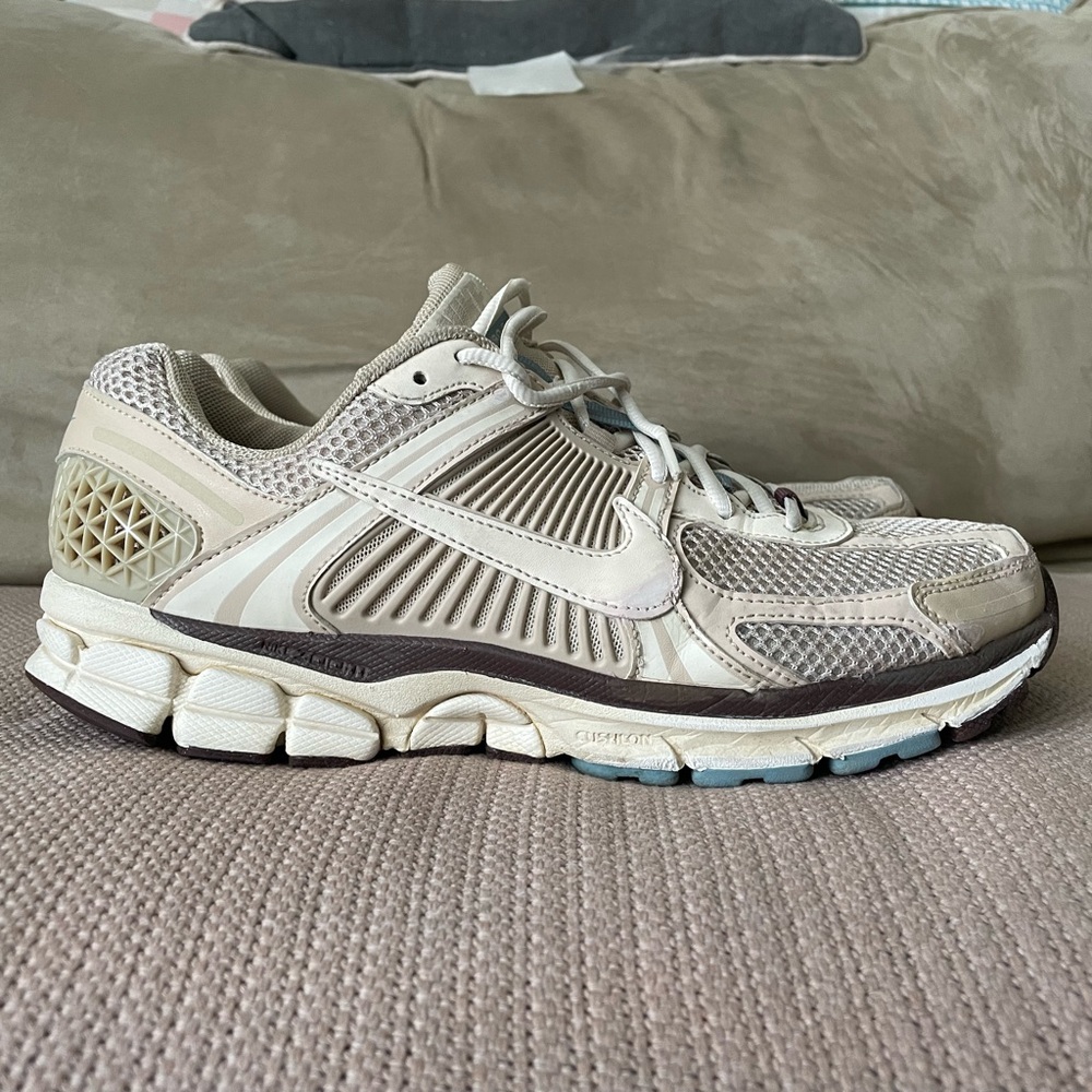 Nike Air Zoom Vomero 5 Oatmeal Pale Ivory Sail FB8825-111 Women’s 10.5 men’s 9